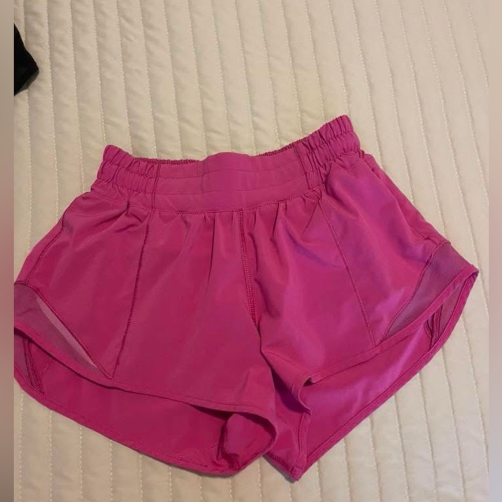 Lululemon Hotty Hot low rise 2.5 inch shorts size 2